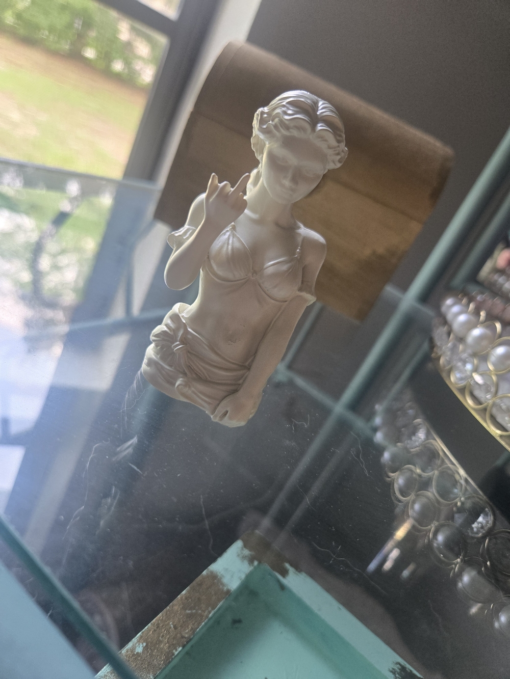 White Ceramic Statue Bust - Two Middle Fingers - Picture 4 of 7